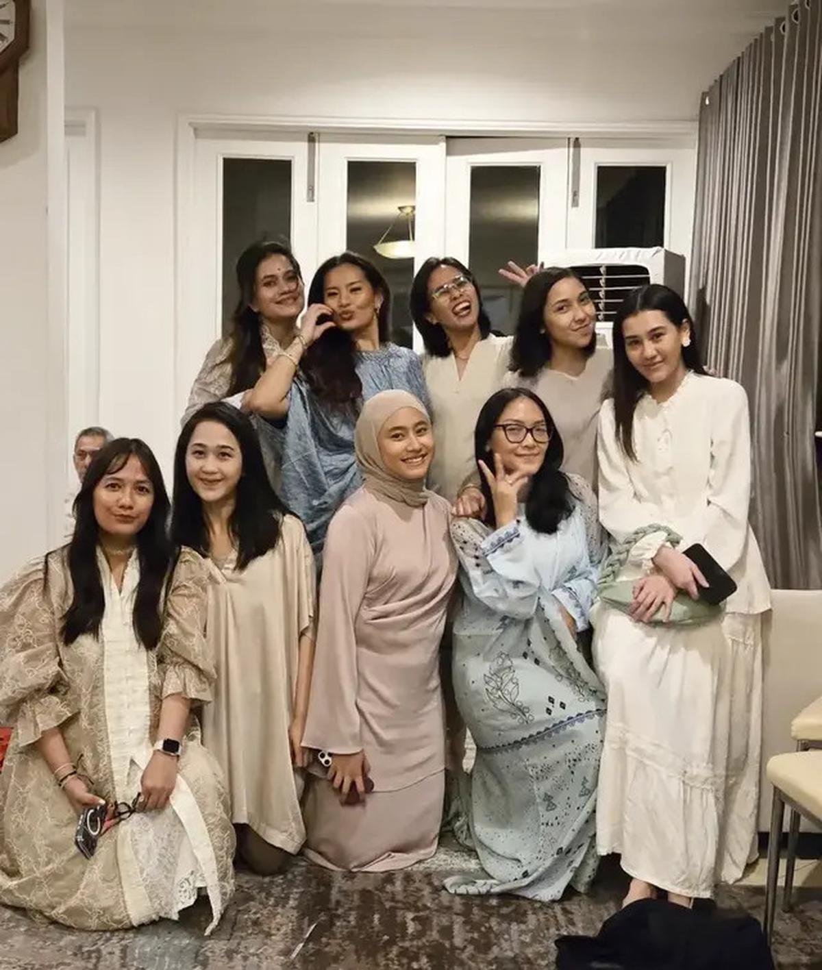 13 Potret Ruang Keluarga di Rumah Reza Artamevia, Jadi Tempat Kumpul saat Lebaran