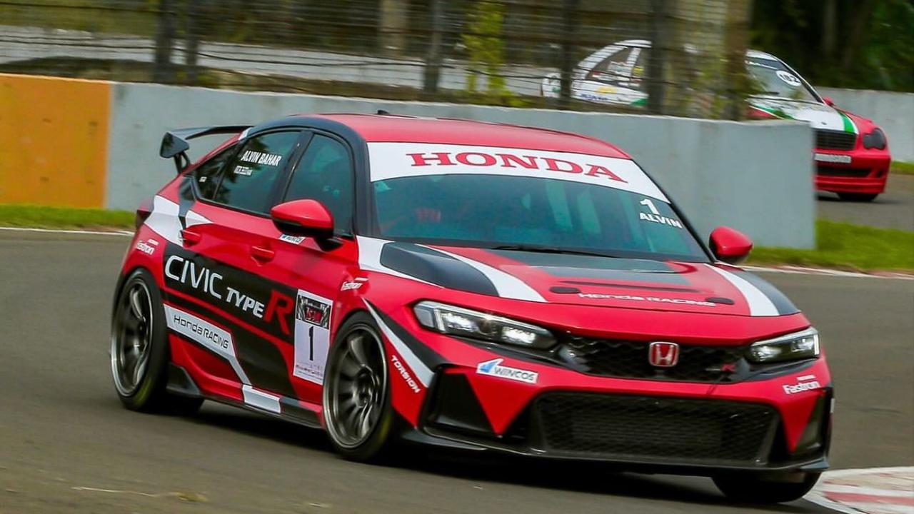 Pembalap Indonesia Alvin Bahar