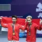 Ganda putra Indonesia, Kevin Sanjaya S/Marcus F Gideon berfoto usai menumbangkan Fajar Alfian/M Rian Ardianto di Final Bulutangkis Asian Games 2018 di Istora GBK, Jakarta, Selasa (28/8). Kevin/Marcus unggul. (Liputan6.com/Helmi Fithriansyah)