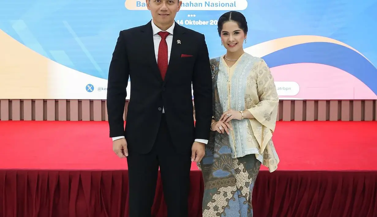 Senada dengan busananya, Annisa Pohan kenakan J'Adior Slingback Pump berwarna Rp18jutaan [@annisayudhoyono]