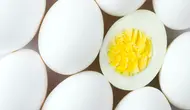 Tips Mengupas Telur Rebus Biar Cepat dan Tidak Boncel, Dijamin Hasilnya Mulus
