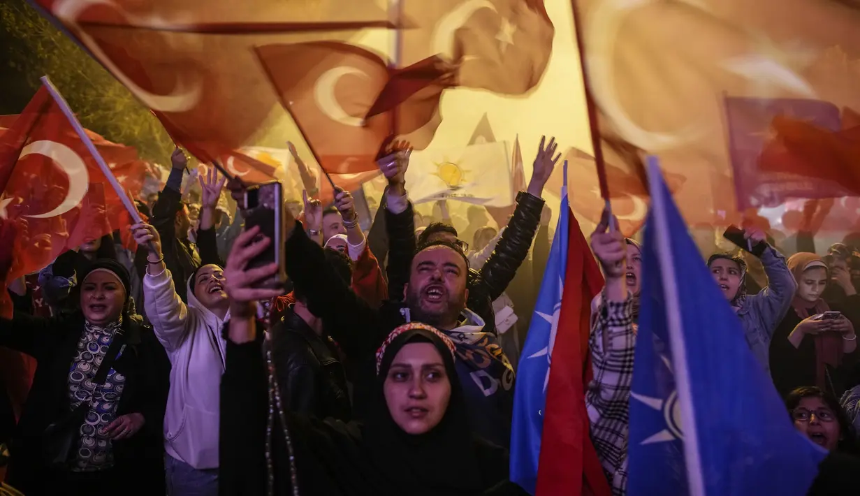 Kemenangan ini menandakan masa pemerintahan Erdogan berlanjut hingga 2028. (AP Photo/Emrah Gurel)