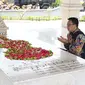 Menpora Imam Nahrawi ziarah ke makam pencipta Lagu Kebangsaan Indonesia Raya, Wage Rudolf Soepratman di Kenjeran, Surabaya, Jawa Timur, Sabtu (31/3) pagi.