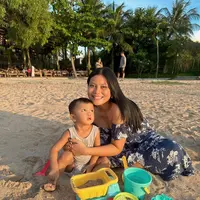 Hanum Mega saat Asuh Anak Sendiri Tanpa Suami [instagram/real.hanummegaa]