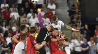 Aksi Joe Hart sebagai kiper Inggris saat melawan Slovakia pada laga Piala Eropa 2016, Selasa (21/6/2016) dinihari. (jeff pachoud / AFP)