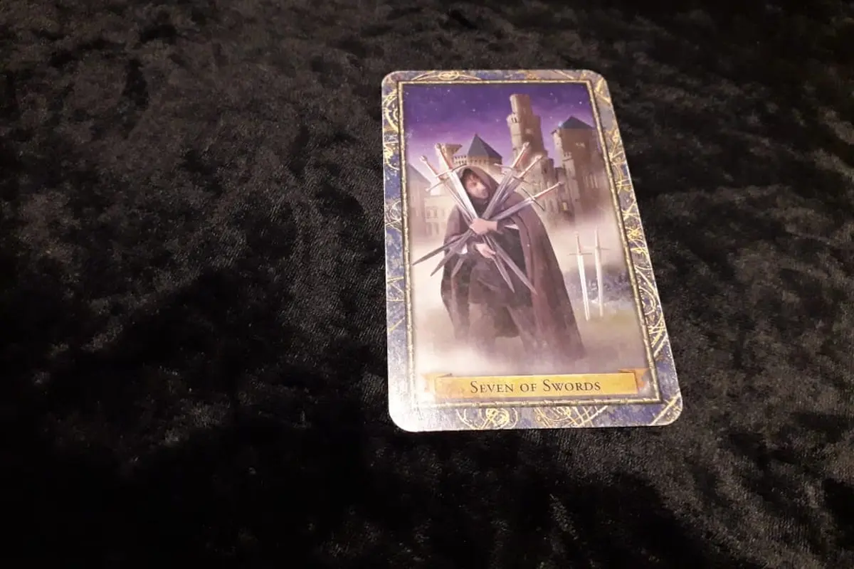 Tarot Hari Ini Rabu, 5 September 2018. (Foto: Elisabet Kusumodewi)