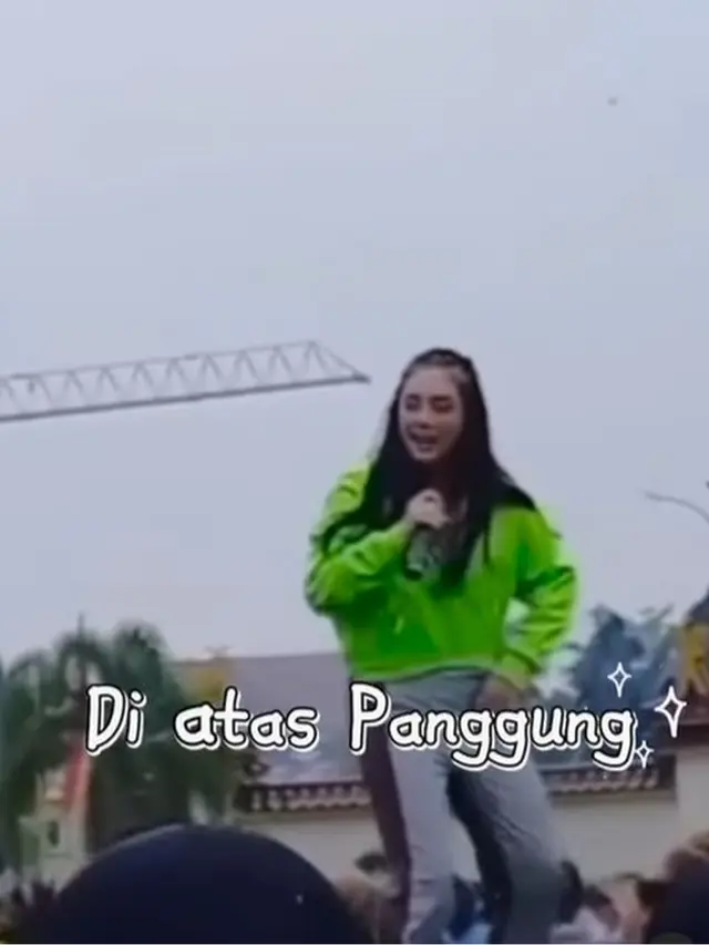 7 Potret Celine Evangelista Sibuk Kerja di Tengah Stefan William Umumkan Punya Anak