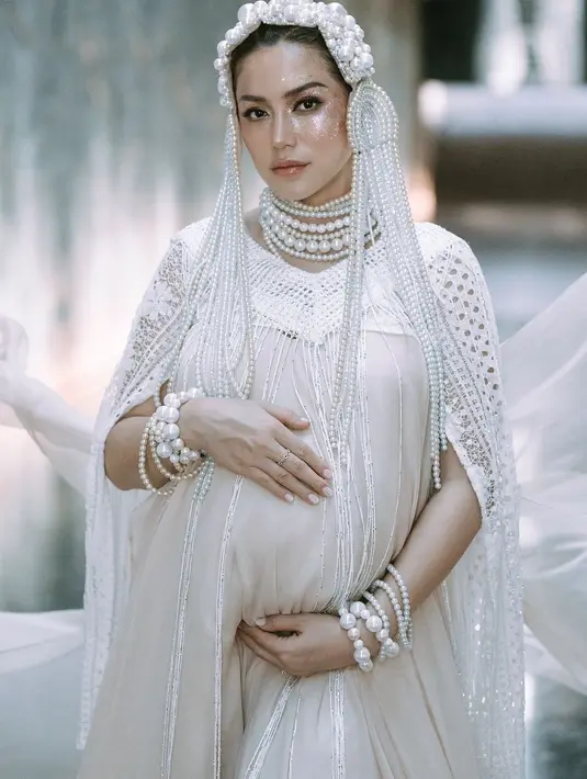 Jelang kelahiran anak ketiganya, Jessica Iskandar lakukan beberapa sesi maternity shoot yang menawan [@inijedar]