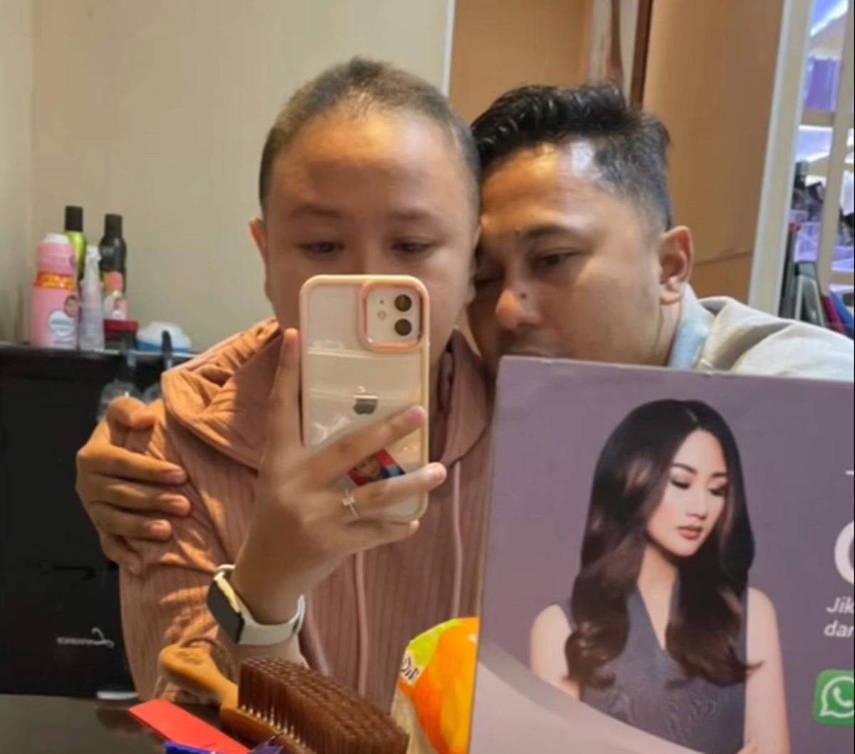 "Maaf ya masih sering nangis," tulis Lulu di keterangan unggahannya.