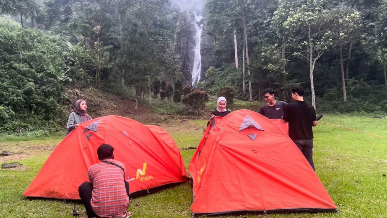 Pagi dan Sore Dikelilingi Kabut