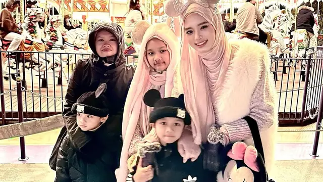 Potret Inara Rusli Ajak Anak Liburan di Disneyland Tokyo. (instagram/mommy_starla)