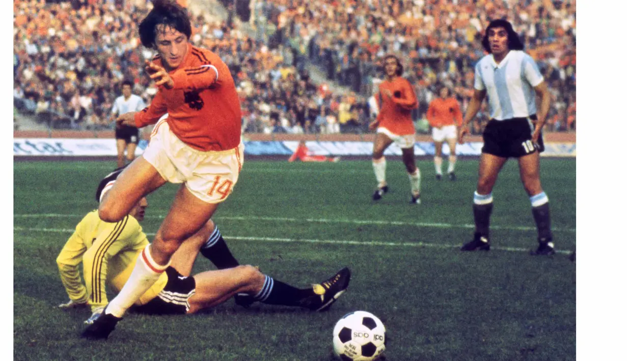Legenda asal Belanda, Johan Cruyff pernah meraih Ballon d'Or sebanyak tiga kali yaitu pada tahun 1971,1973 dan 1974. (AFP Photo/ STF)