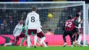 Dua gol Bournemouth dicetak Evanilson dan Eli Junior Kroupi. Sementara gol-gol Arsenal dihasilkan Gabriel Magalhaes dan brace Declan Rice. (AP Photo/Alastair Grant)