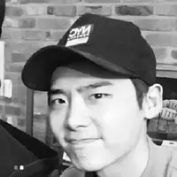 Kim Woo Bin dan Lee Jong Suk pergi ke Hawaii bersama. (Instagram/kimwoob1607)