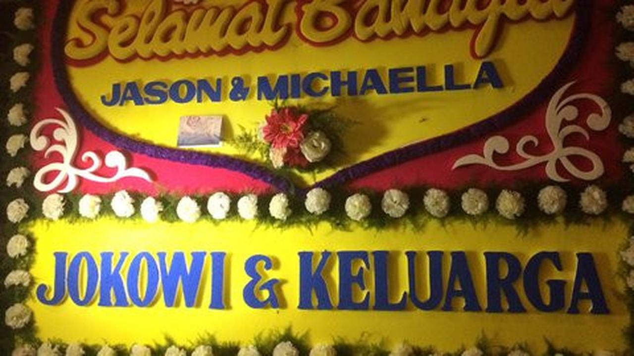 Karangan bunga kuning dari Jokowi hiasi resepsi putri Setya Novanto