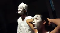 Aktor pantomim asal Bandung mengeluhkan keterbatasan ruang publik sehingga menghambatnya untuk mengekspresikan diri. (Liputan6.com/Arie Nugraha)