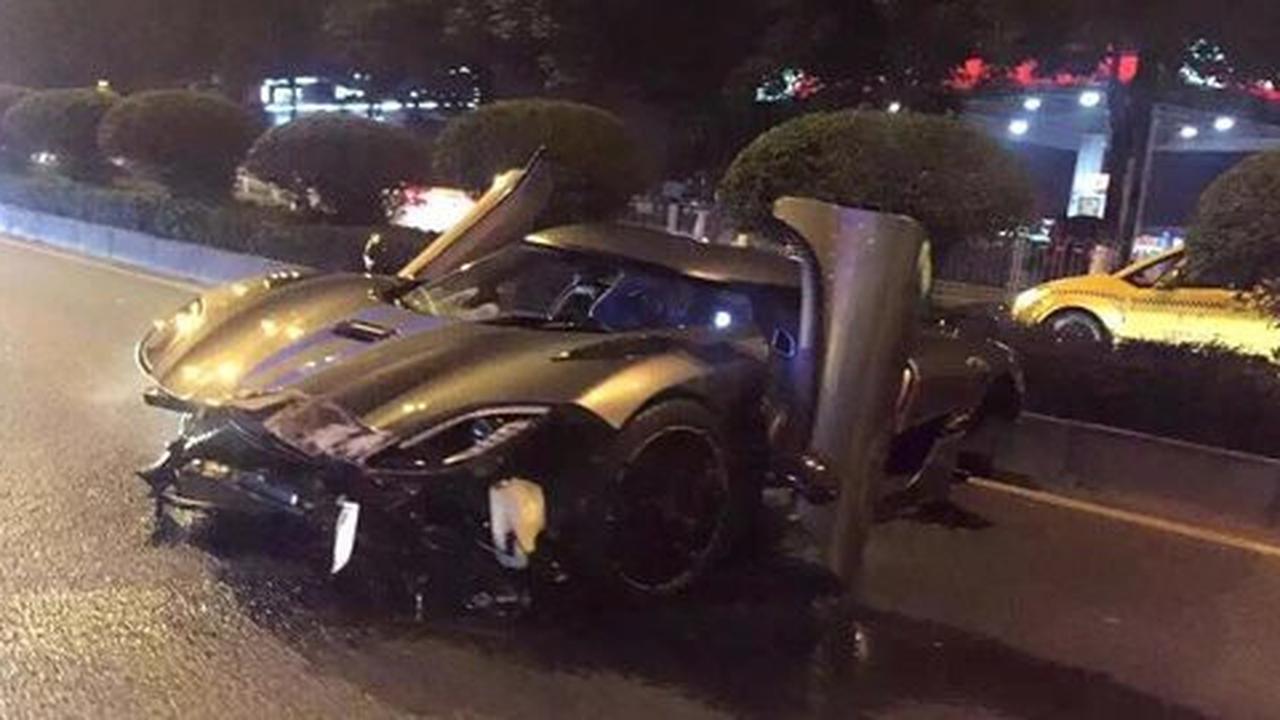 Diduga sopir mabuk, Koenigsegg Agera R hancur berantakan