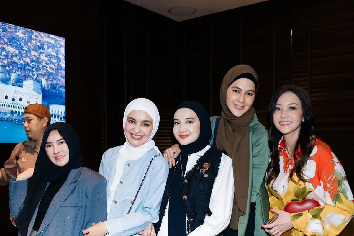 8 Gaya Seleb Hadiri Gala Premiere Film Dokumenter Rossa, dari Fuji An, Prilly Latuconsina, hingga Pasutri Baru Thariq-Aaliyah Massaid