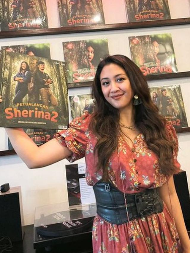 Sherina Munaf dengan rambut panjang (Instagram/sherinamunaf)