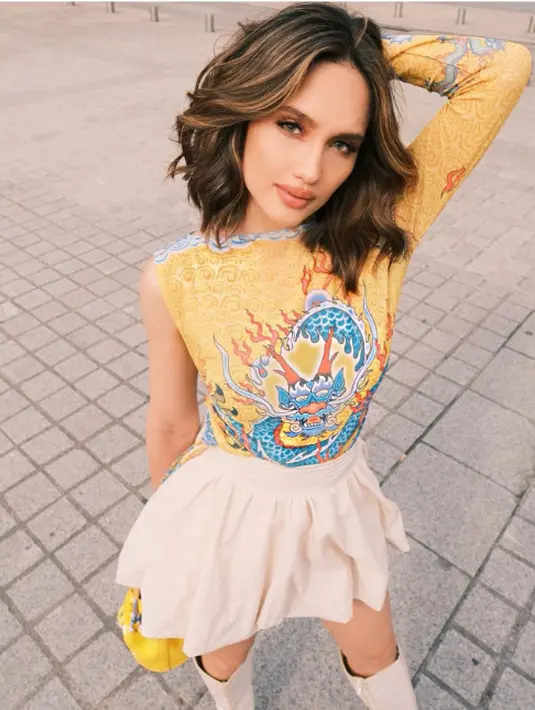 Cinta Laura Kiehl dikenal sebagai sosok yang cinta akan kebudayaan Indonesia. Termasuk saat photoshoot di Paris beberapa waktu lalu [@claurakiehl]