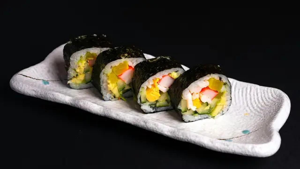 Apakah Ibu Menyusui Boleh Konsumsi Sushi? Simak Panduan Lengkapnya!
