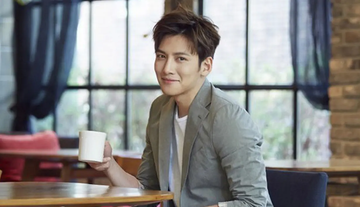 “Anggap saja nanti kamu sedang beristirahat selama dua tahun, namun jangan terlalu banyak makan ramen. Jangan banyak bermain games dan baca buku yang banyak,” pungkas Choi Tae Joon. (Instagram/jichangwook)