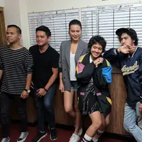 Sophia Latjuba dan NEV+ (Foto: Deki Prayoga/Bintang.com)