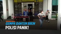 Penghuni gedung Polres Tangerang Selatan dikagetkan dengan gempa besar magnitudo 6,7 yang mengguncang Jumat (14/1) sore. Sejumlah polisi panik, berlari selamatkan diri.
