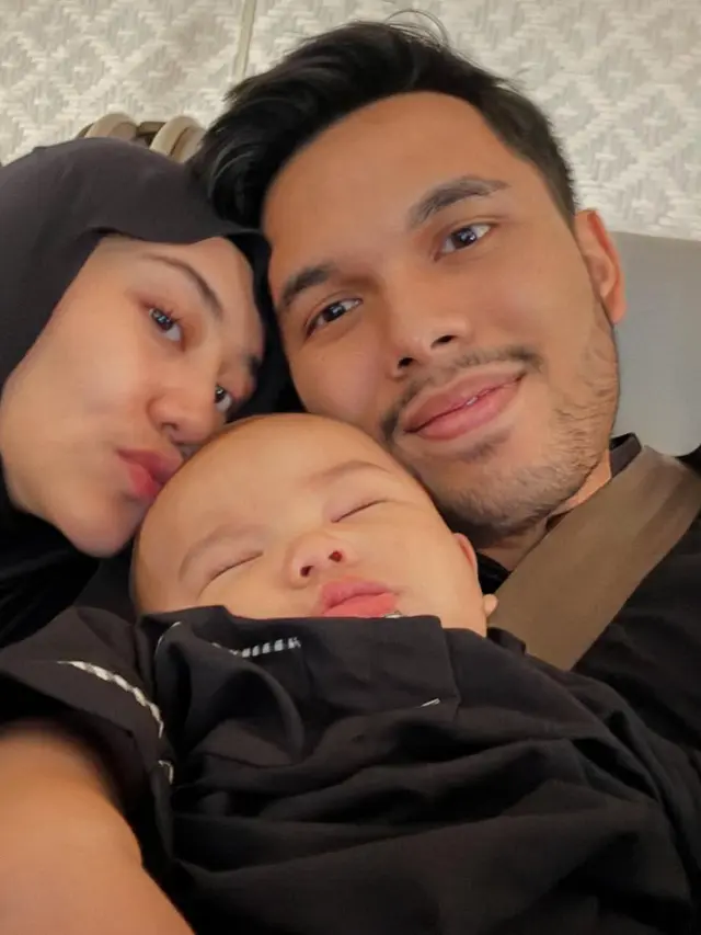 6 Potret Baby Arash Umrah di Usia 6 Bulan, Aaliyah & Thariq Ungkap Rasa Syukur