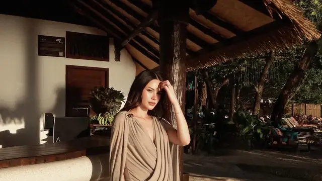 Pesona Bumil Stylish Alyssa Daguise Saat Babymoon di Thailand dengan Mini Dress dan Sandal Hermes Rp13jutaan