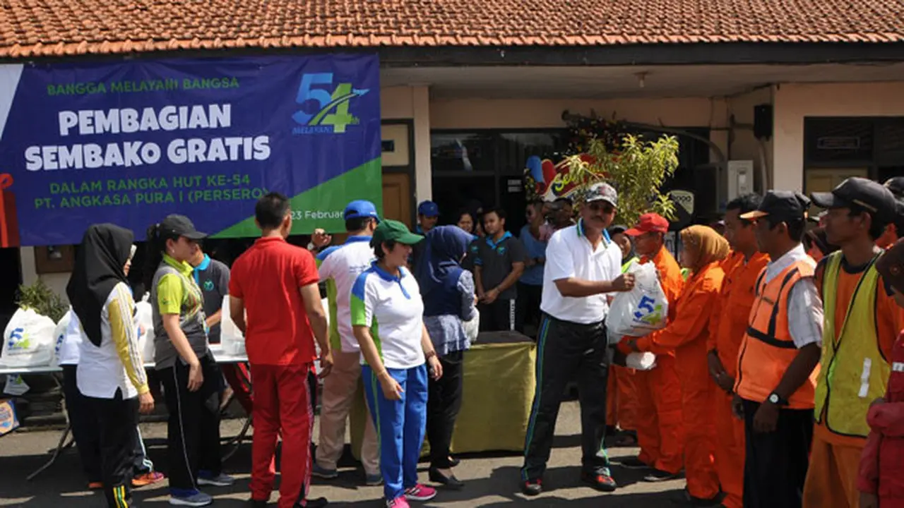 Rayakan Ultah Angkasa Pura I ke 54, Bandara Ahmad Yani Bagikan 375 Paket Sembako 