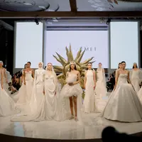 “ELUNÉ” mengeksplorasi keseimbangan yang halus antara kelembutan dan struktur, menghadirkan visi modern dalam busana pengantin. (Foto/dok: Maison Met ELUNÉ Bridal Collection)