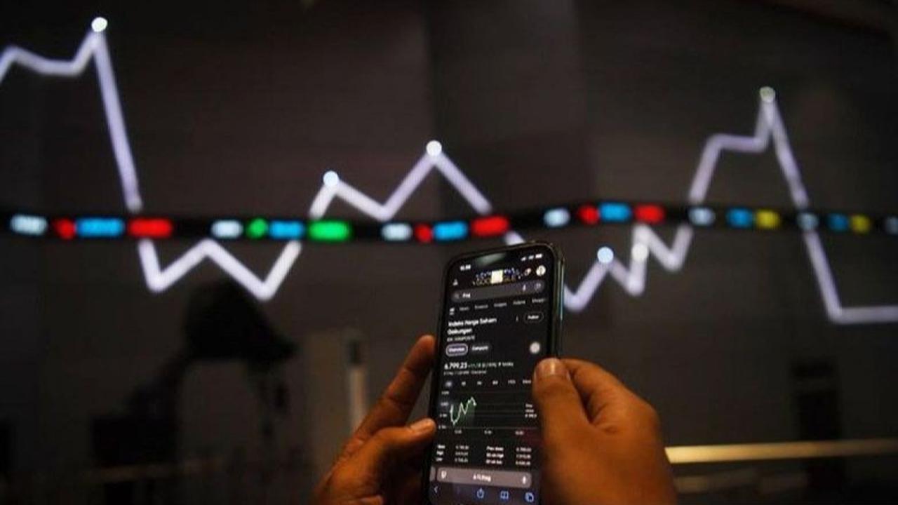 Perang Dagang dan Geopolitik Timur Tengah: Sentimen Negatif Guncang IHSG