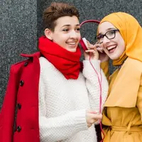 Ilustrasi Gamis Warna Gold (Credit: Freepik)