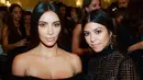 Kim Kardashian dan Kourtney Kardashian pun masih merasa hal itu bukanlah sebuah keputusan yang benar. (Marie Claire/Getty Images)