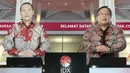Tangkapan layar menampilkan Komisaris Utama PT. Bukalapak.com Tbk, Bambang Brodjonegorobersama Direktur Utama PT. Bukalapak.com Tbk, M Rachmat Kaimuddin menekan tombol saat pencatatan perdana saham BUKA secara virtual, Jakarta, Jumat (6/8/2021). (Liputan6.com)