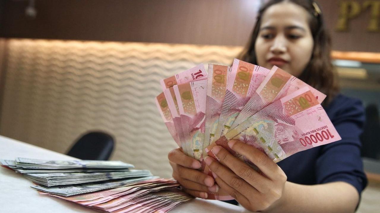 FOTO: Ditutup Melemah Pada 3 September 2024, Nilai Rupiah Sekarang Jadi Segini