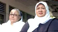 Derita Dewi Hughes di Mata Ibunya