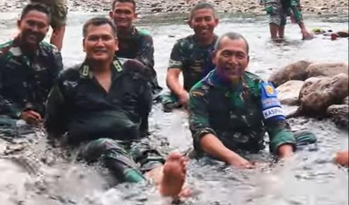 Mayjen Kunto Nyemplung ke Sungai