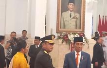 VIDEO: Detik-Detik Jokowi Turunkan Tangan Luhut Saat Beri Hormat dengan Sikap Sempurna