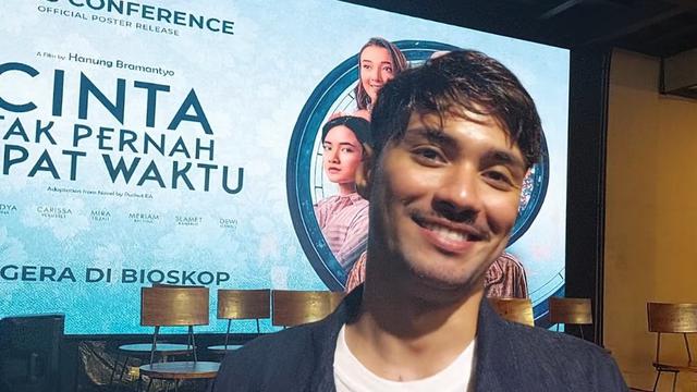 Refal Hady dalam film Cinta Tak Pernah Tepat Waktu (Istimewa)