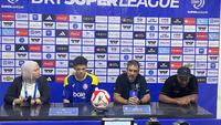 Pelatih Arema FC, Marcos Santos, setelah timnya meraih kemenangan telak 5-2 atas PSBS Biak dalam pekan ke-33 BRI Super League 2025/2026 di Stadion Sultan Agung (SSA), Bantul, Jumat (15/5/2026) malam WIB. (Bola.com/Ana Dewi)