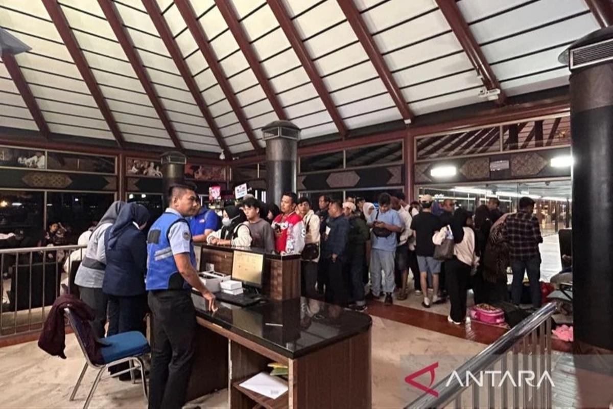 Ratusan Penumpang Super Air Jet Delay Beruntun di Soetta, Tujuan Padang Tertahan Belasan Jam