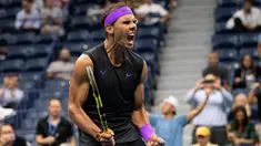 Petenis Spanyol, Rafael Nadal berselebrasi usai menang atas petenis Argentina, Diego Schwartzman  pada babak perempat final AS Terbuka 2019  di Arthur Ashe Stadium, Rabu (4/9/2019). Nadal berhasil melangkah ke semifinal dalam pertarungan tiga set dengan skor 6-4, 7-5, dan 6-2. (Don Emmert / AFP)
