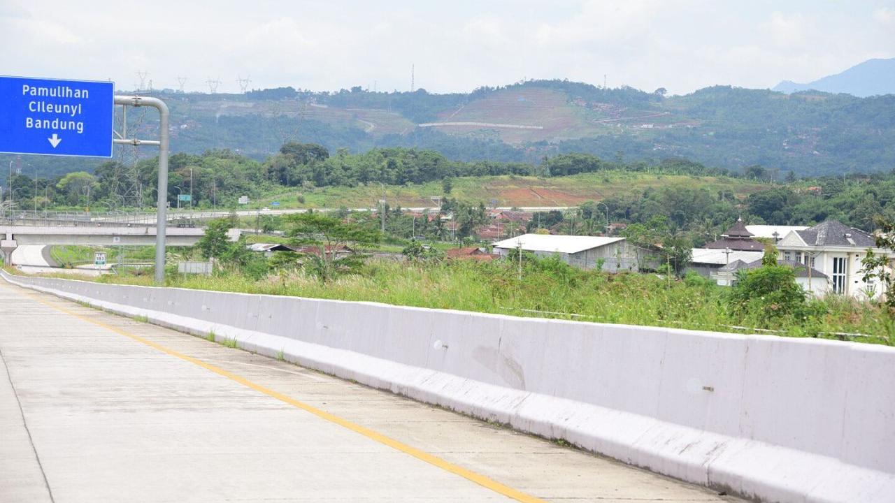 Jalan Tol Cileunyi-Sumedang-Dawuan atau Tol Cisumdawu Seksi 4-6 (Cimalaka-Dawuan) sepanjang 29,3 km telah dibuka fungsional untuk mendukung arus mudik Lebaran 2023. (Dok Kementerian PUPR)