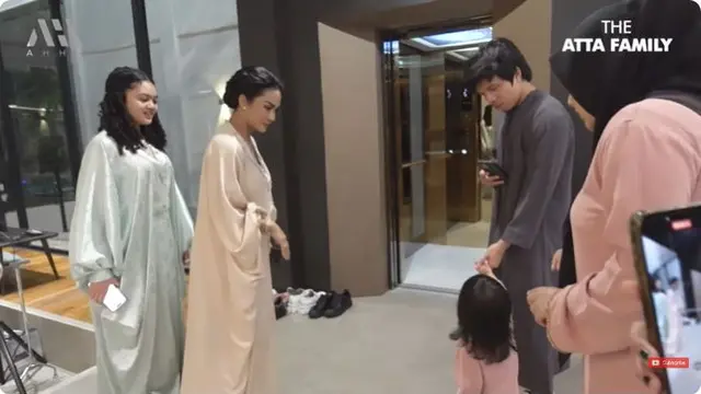 7 Momen Krisdayanti Bukber di Rumah Aurel Hermansyah, Senang Bertemu Cucu