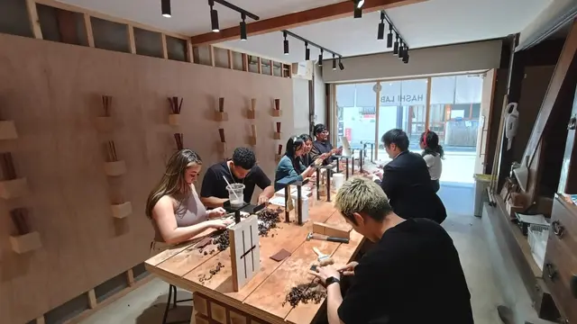 Laporan Liputan6.com dari Kyoto Jepang: Belajar Membuat Sumpit Sendiri dari Kayu Mahal
