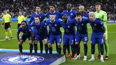 Sebelas pemain Chelsea melakukan sesi pemotretan sebelum pertandingan perempat final leg pertama Liga Champions melawan Real Madrid yang berlangsung di Santiago Bernabeu, Rabu (12/4/2023). (AP Photo/Manu Fernandez)