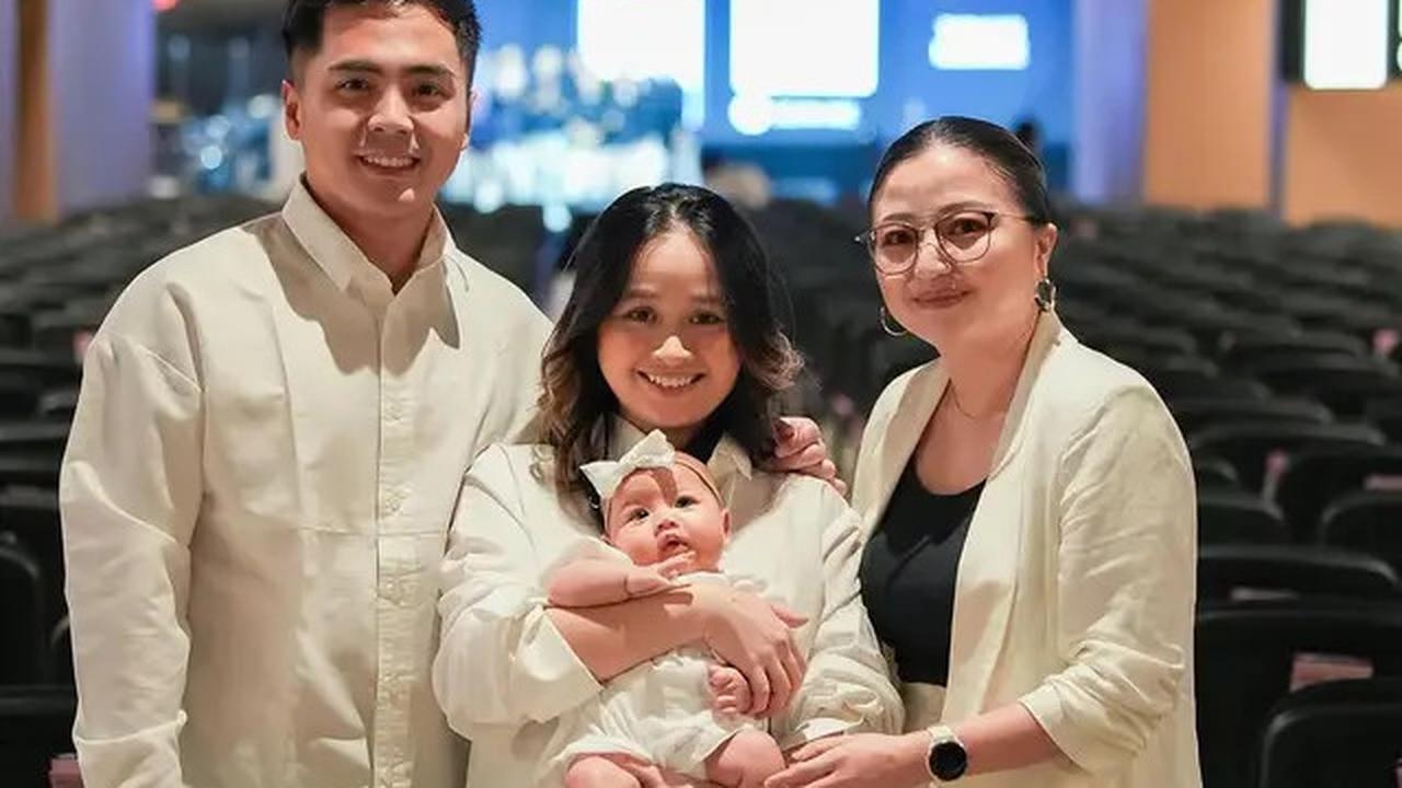 7 Potret Gritte Agatha Gelar Penyerahan Anak ke Gereja, Arief Hidayat Ikut Belajar