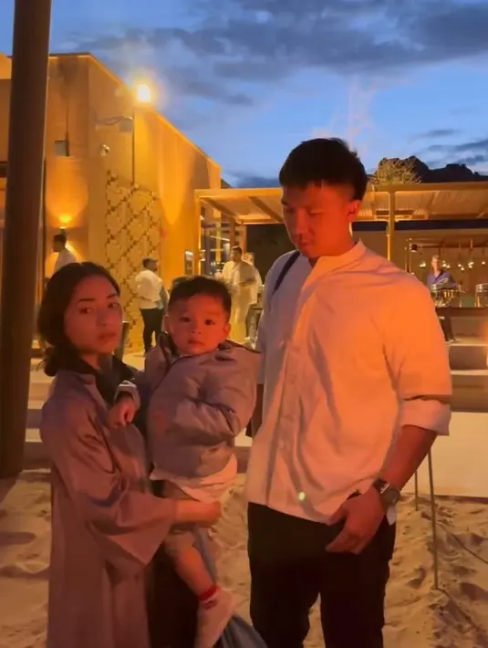 Setelah BCL, Lesti Kejora dan Titi Kamal, kini giliran Nikita Willy yang berkunjung ke kota tersebut bersama keluarganya.  [@nikitawillyofficial94]